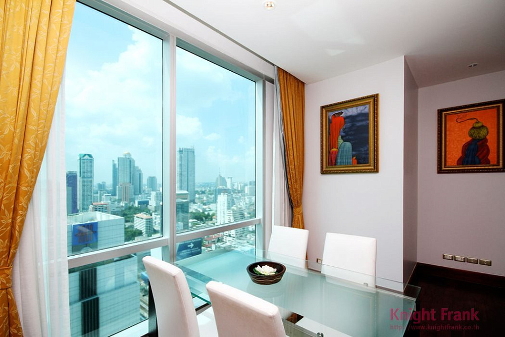 Кондоминиум 2 grand bedrooms with the imposing sky villa in the Prime location of Bangkok
